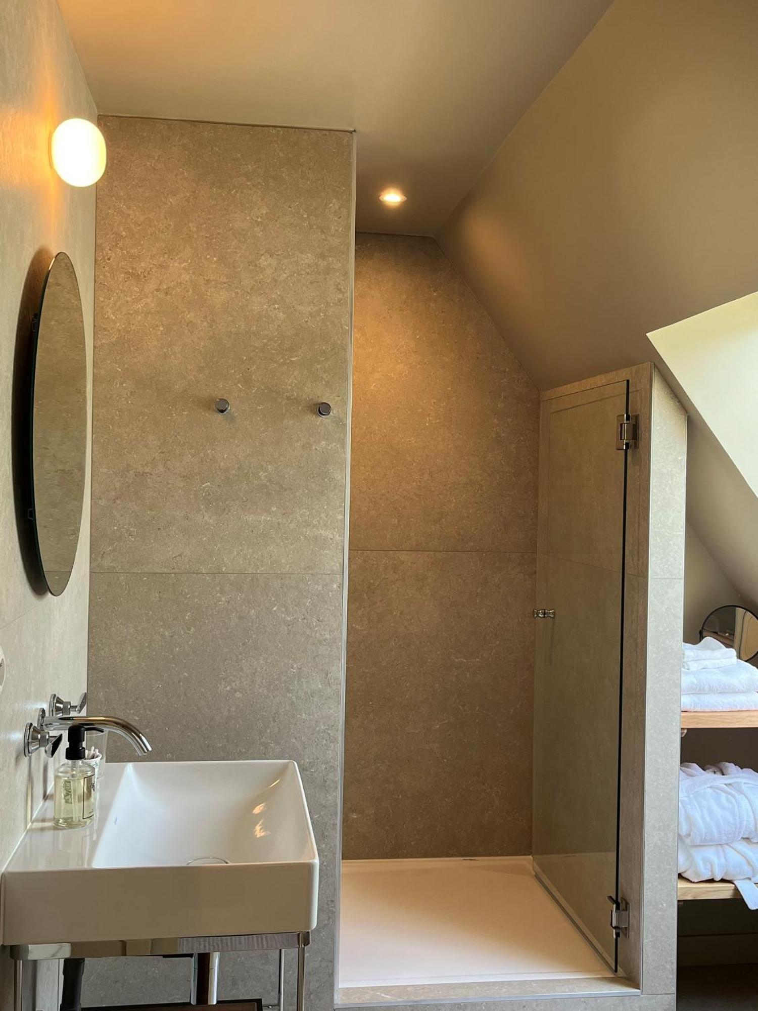 Hotel Les Pres Saint-Hilaire-le-Chatel Экстерьер фото